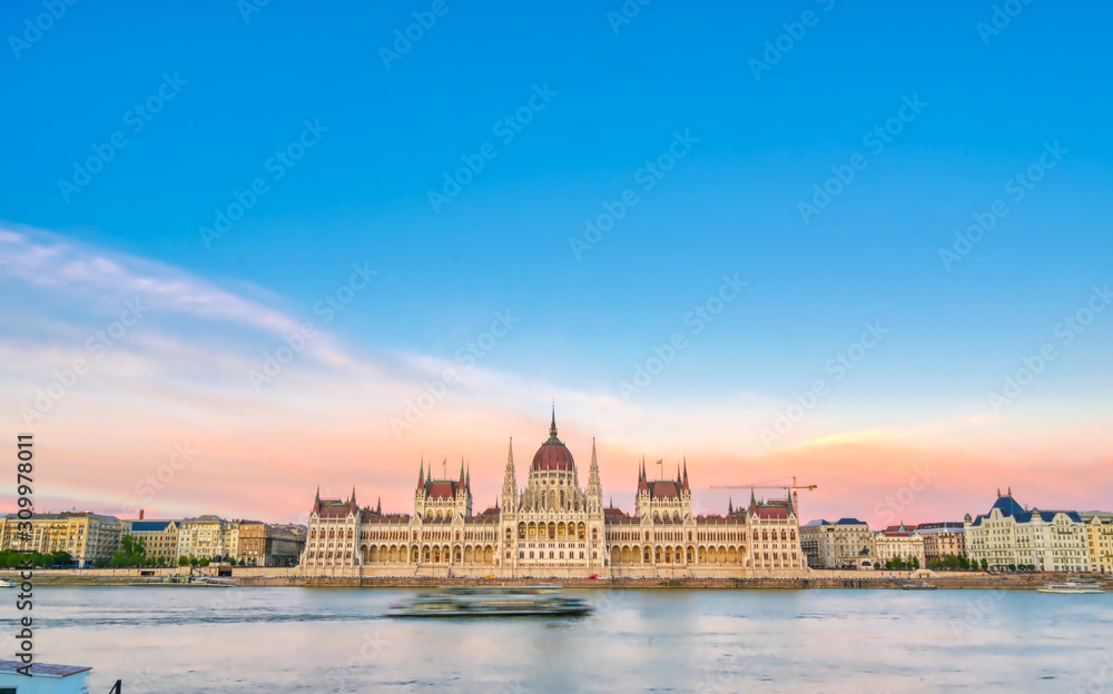 Obraz premium The Hungarian Parliament Building located on the Danube River in Budapest Hungary at sunset.