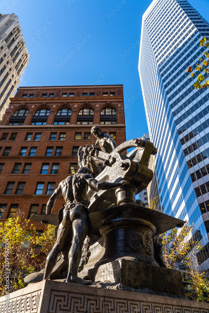 Obraz premium The Mechanics Monument, Market street, San Francisco