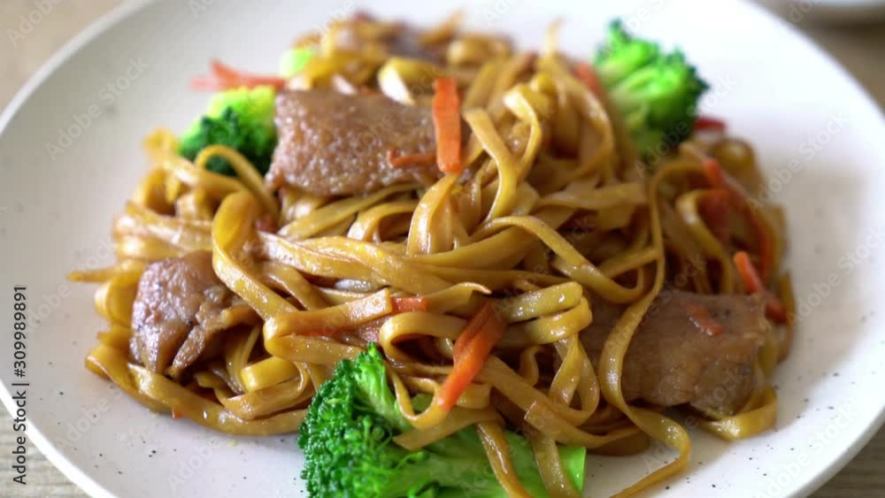 stir-fried noodle with pork - Asian style stir-fried noodle with pork - Asian style