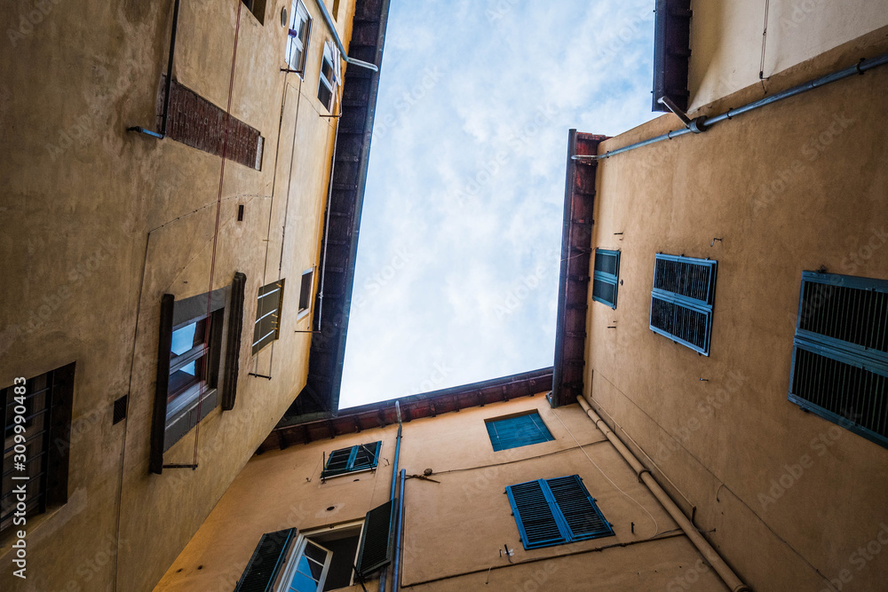 Geometrical View of Ancient Buildings. 