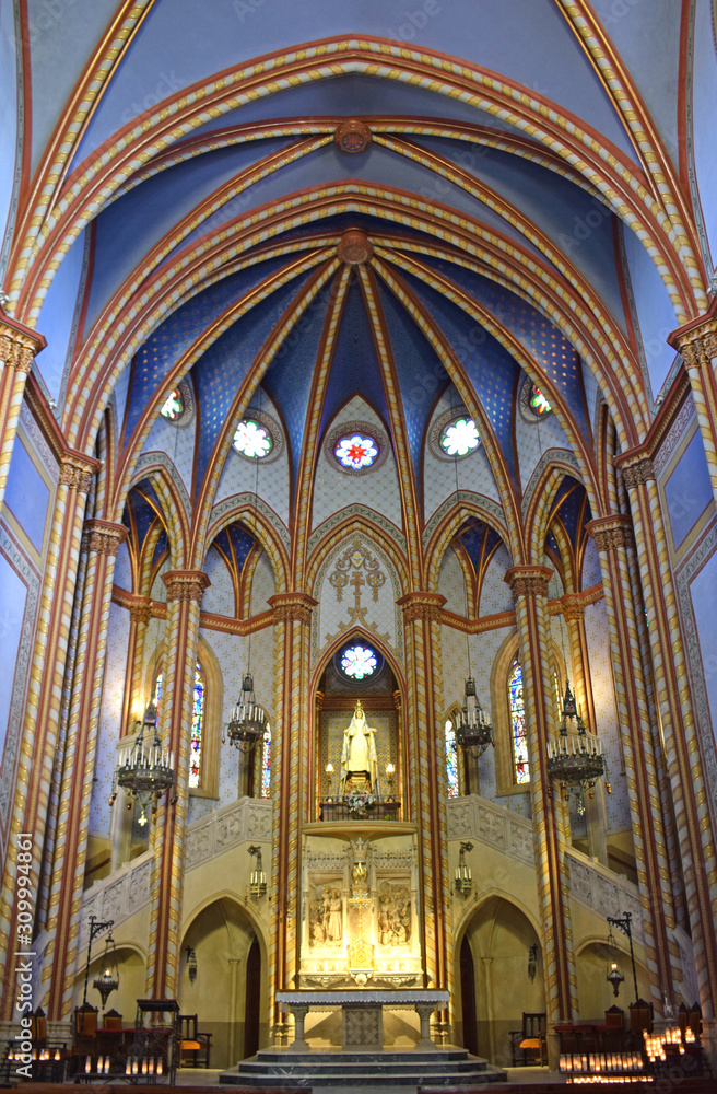  Interior de Santuario de la Misericordia, en Canet de Mar Barcelona españa 
