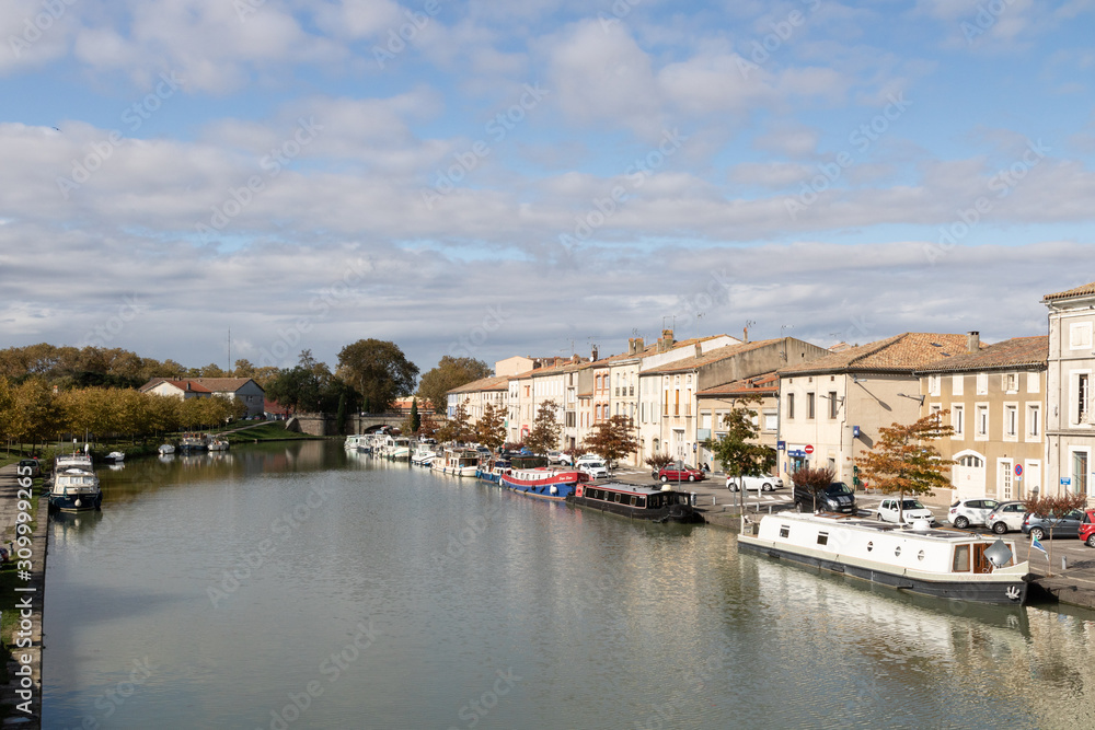 Le port fluvial de plaisance à Castelnaudary