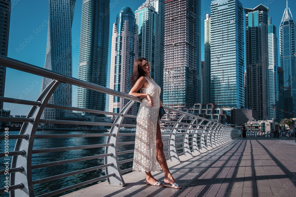 Ταπετσαρία Happy beautiful tourist woman in Dubai marina