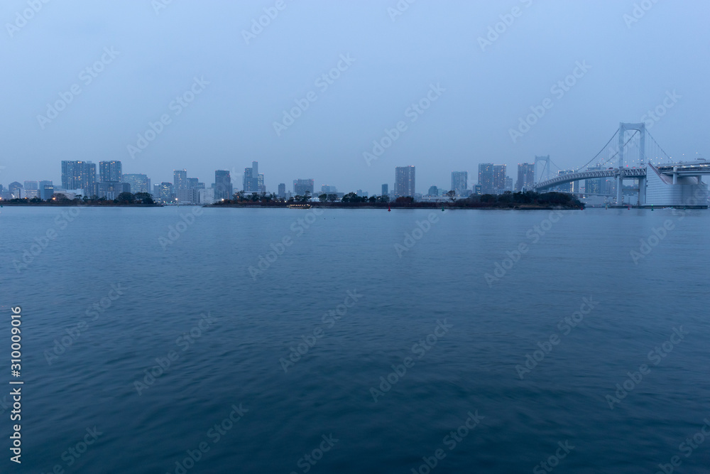 夕暮れの東京湾