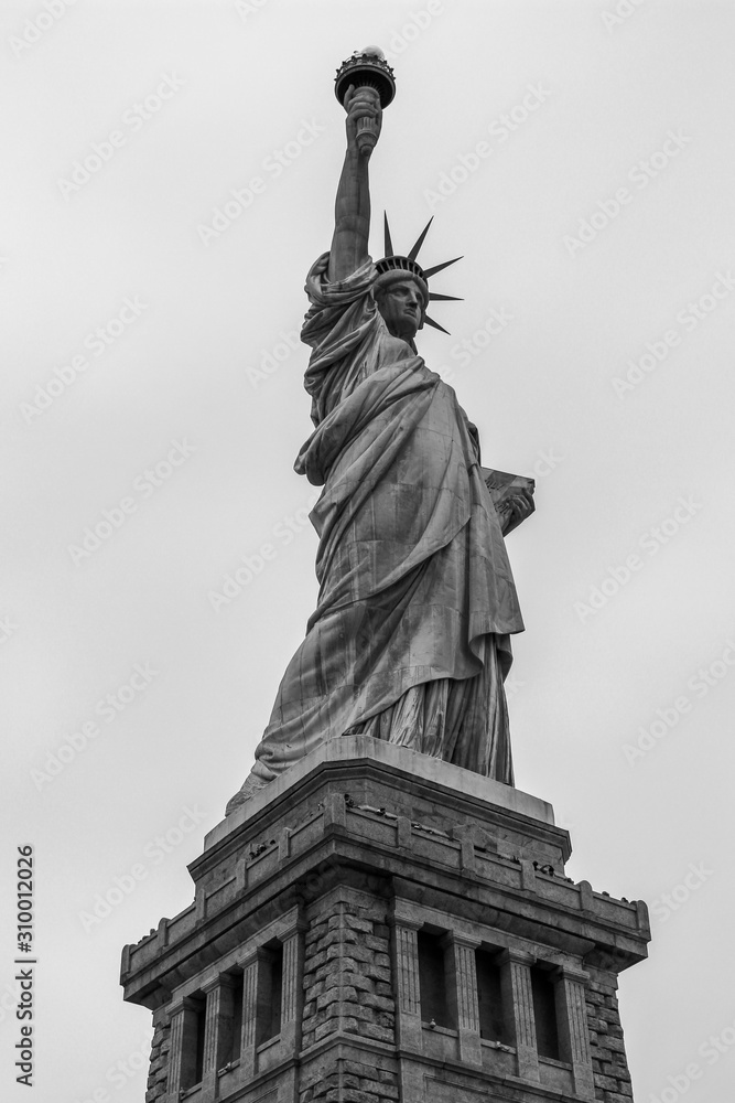 Fototapeta premium Black and white image of lady liberty, Statue of Liberty, New York