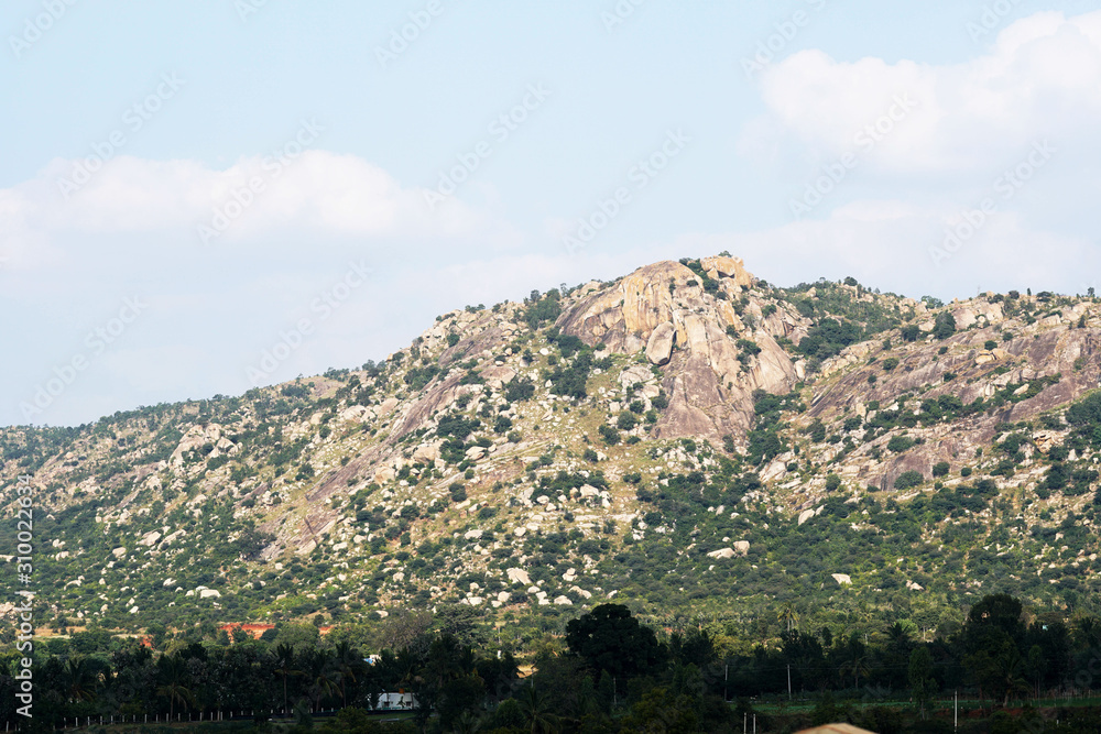 Obraz premium Landscape of a rocky hill