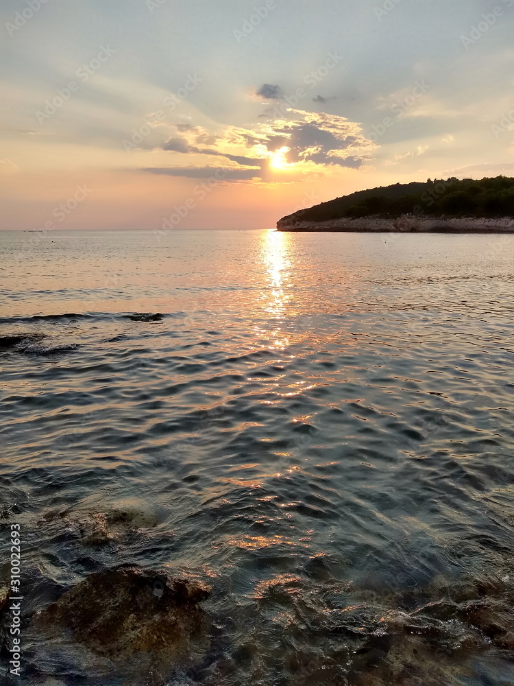 Abendstimmung in der Bucht von Pula, Kroatien Abendstimmung in der Bucht von Pula, Kroatien