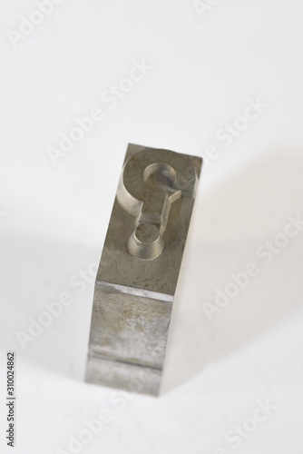 Fragezeichen, satzzeichen, bleiletter, lettern, buchdruck, alphabeth, druck, druckerei, drucken, gutenberg, johannes gutenberg, schwarze kunst, typographie, futura, grotesk, serifenlose linear-antiqua