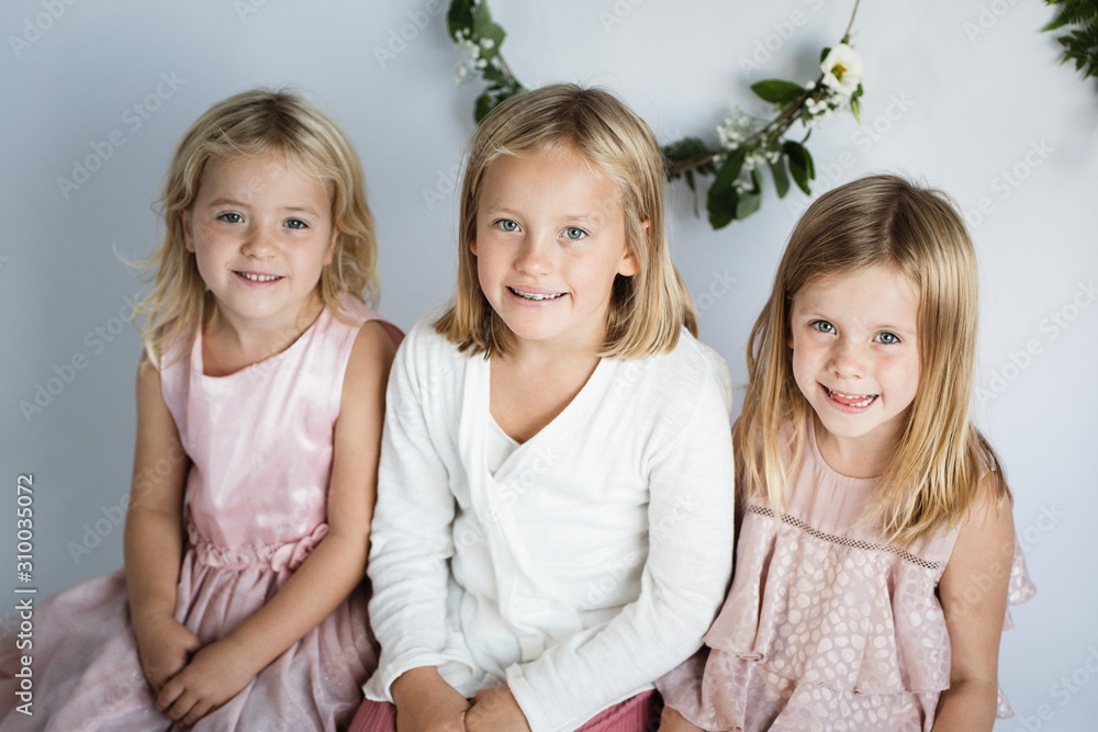© Johnér - Smiling girls looking at camera © Johnér - Smiling girls looking at camera