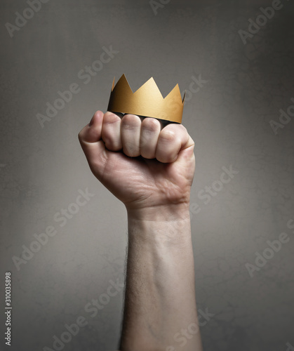 Schilderij op canvas Concept of power. Golden crown on a man's fist.
