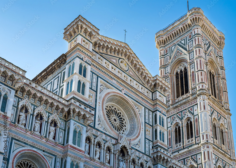 Towers and beautiful statues of Cattedrale di Santa Maria del Fiore e Campanile di Giotto.