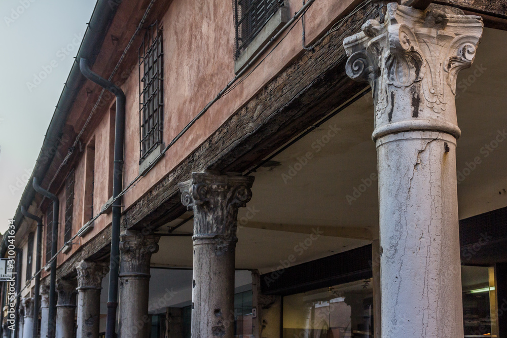 A walk in the old center of Ferrara