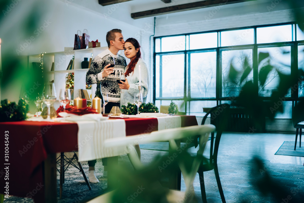 Obraz premium Romantic couple enjoying Xmas weekend at home