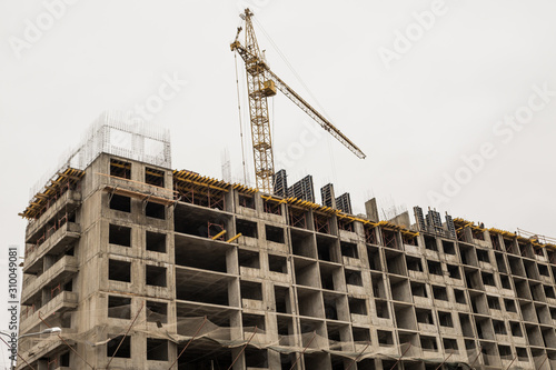 Construction of a new residential building. Apartments are made using brick-monolithic technology. First, pour concrete into the walls, build a frame. Then lay a brick for the walls. It turns out huge