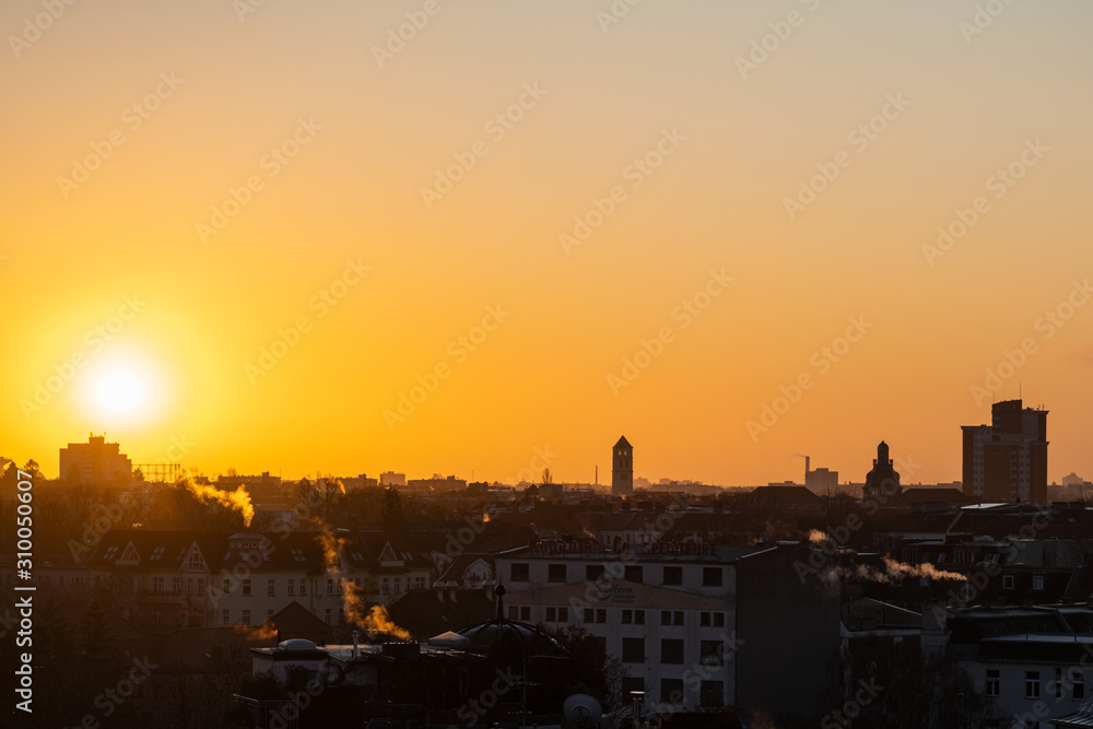 Fototapeta premium Sonnenaufgang über Berlin Steglitz