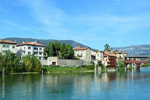 Fototapeta Naklejka Na Ścianę i Meble -  Italian town on the river