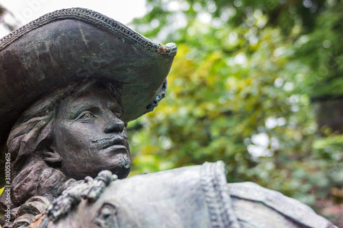 Obraz na płótnie d'Artagnan Statue face detail in the Aldenhofpark Maastricht, Netherlands