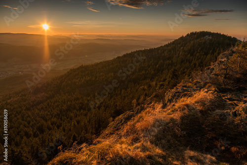 Sonnenuntergang am Kreuzfelsen im Bayerwald