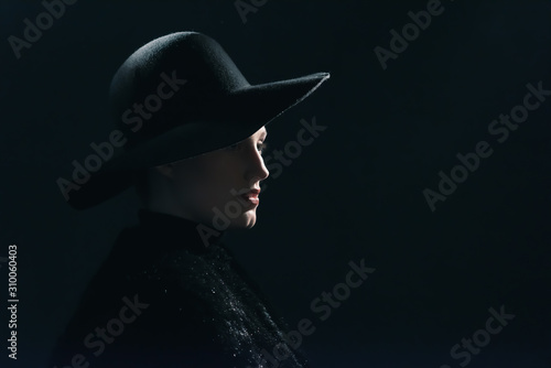 Tableau sur toile Vintage 1940s woman in black hat. Side view.