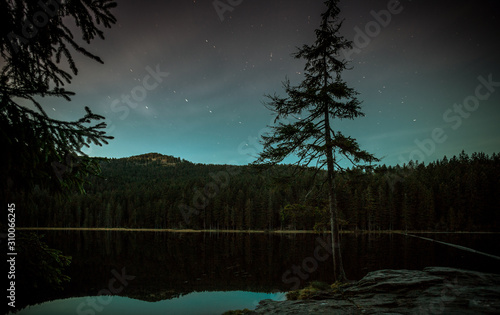Nachts am Arbersee im Bayerischen Wald