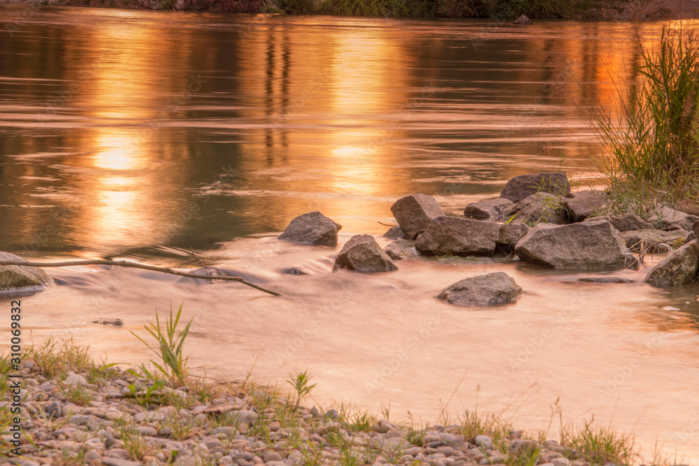Obraz premium Stimmung am Flussufer