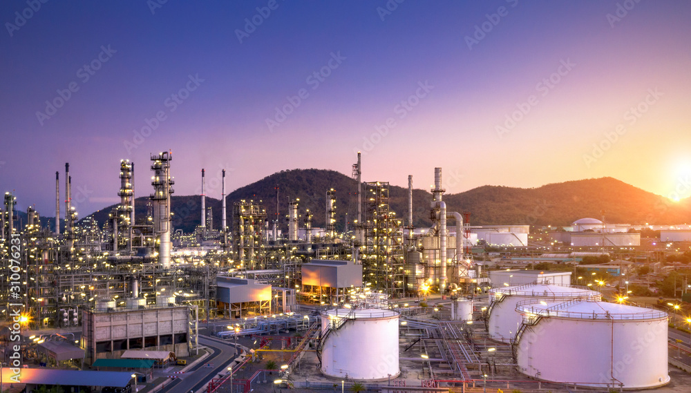 Obraz premium Aerial view of refinery plant,Industry Petrochemical at twilight