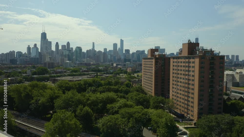 Aerial - Drone Ascends to Reveal Chicago Skyline in Summer Aerial - Drone Ascends to Reveal Chicago Skyline in Summer