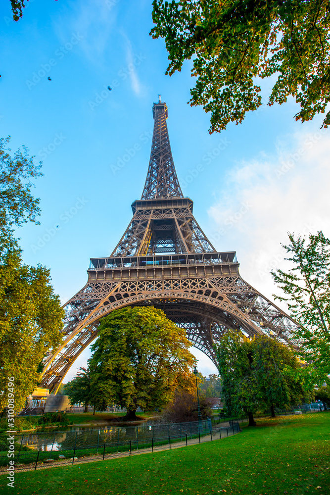 Fototapeta premium PARIS LA TOUR EIFFEL