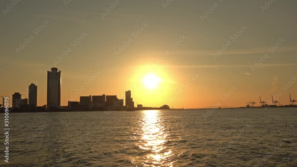 大阪　大阪港の夕日と夕景
