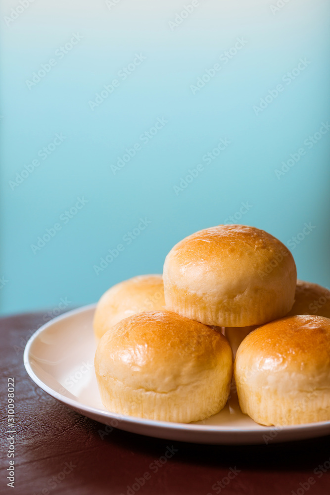 Bread and pandan custard - Stock image