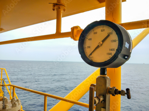 Digital pressure gauge for monitor process controller industry oil and gas .