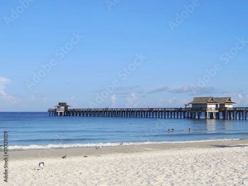 Strand und Pier von Naples  Florida