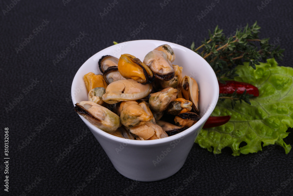 Pickled mussels in the bowl served pepper, garlic and salad Pickled mussels in the bowl served pepper, garlic and salad
