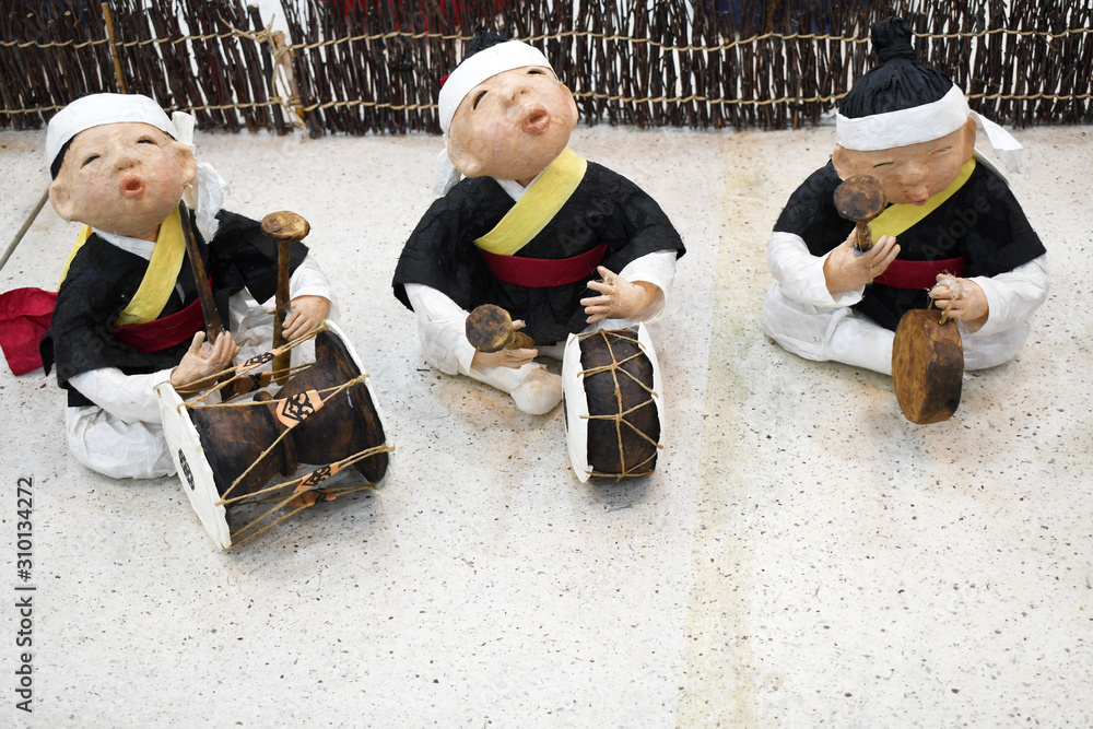 한국의 전통 사물놀이 素材庫相片 | Adobe Stock