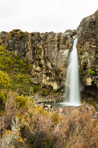ニュージーランド トンガリロ国立公園のタラナキ・フォールズ