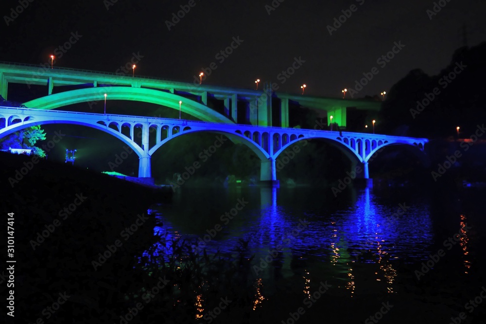 Obraz premium bridge at night