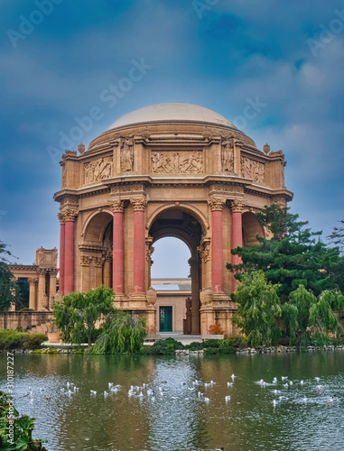 Canvas Print The Palace of Fine Arts in the Marina District of San Francisco