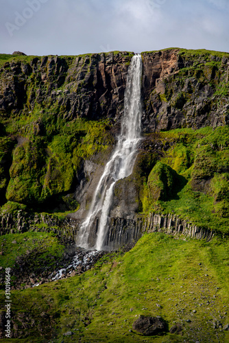 Island  Wasserfall in der Abendsonne