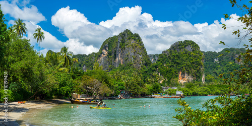 Bucht vom East-Railay beach bei Krabi in Thailand