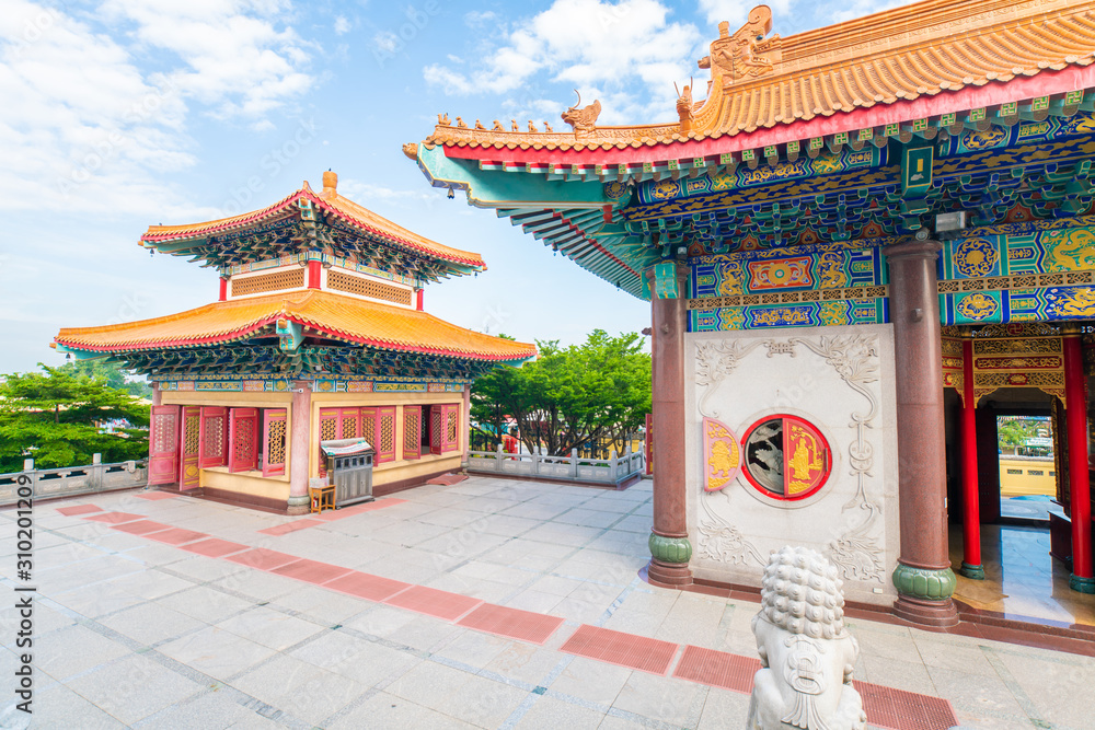 Fototapeta premium Chinese temple style of buddhist religion in Bangkok