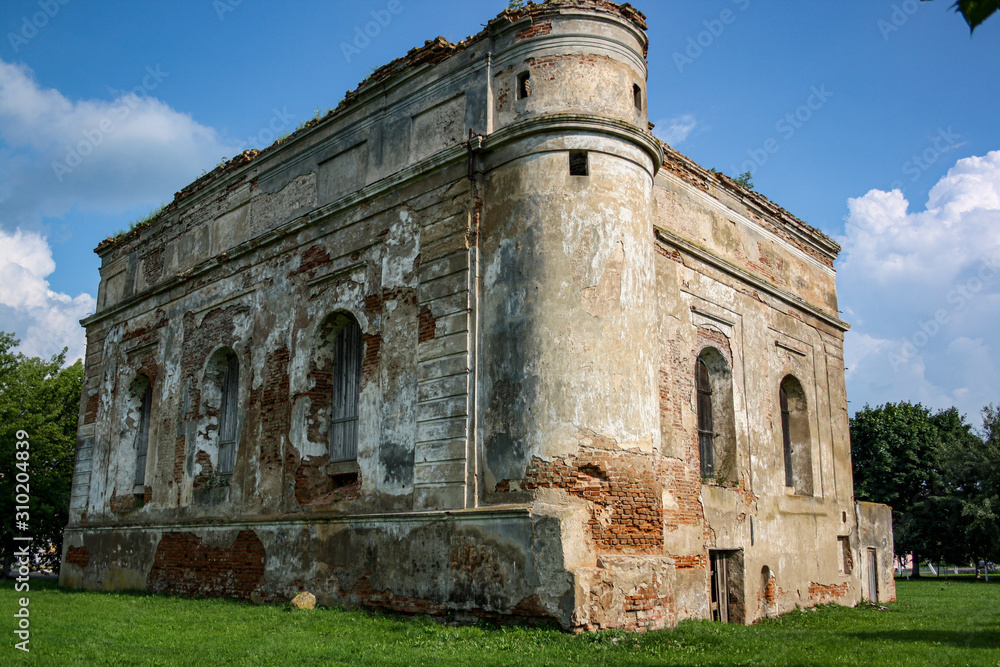 Fototapeta premium Old abandoned fortress synagogue