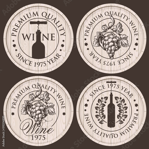 Tablou Canvas Vector set of emblems or labels of a round shape for wine shop and liquor store