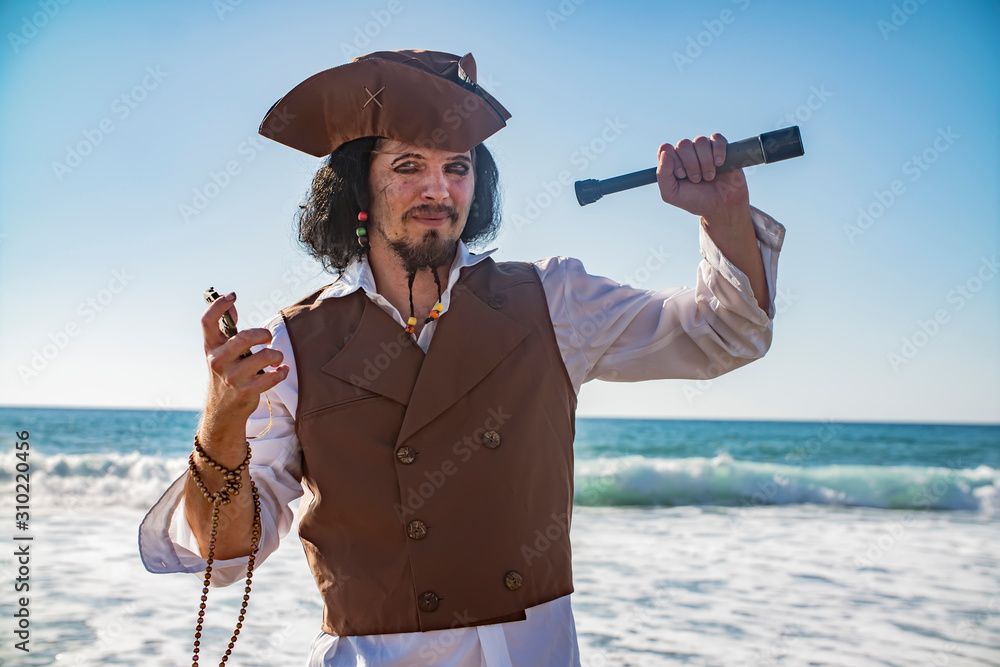 Obraz premium pirate man portrait at the sea
