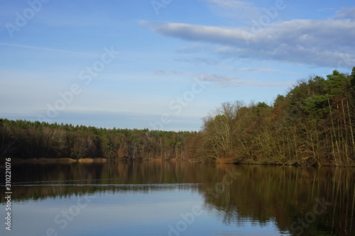 Die Krumme Lanke im Herbst bei Sonnenschein