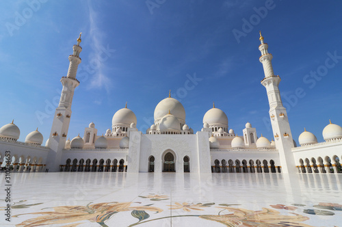 Sheikh Zayed Mosque and a blue sky in Abu Dhabi, UAE