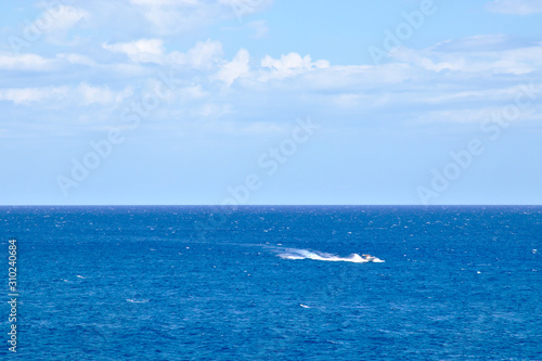 Speed boat in the ocean © Christian