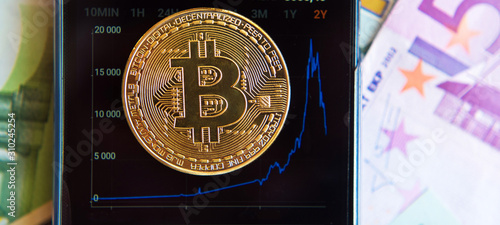 Obraz na płótnie Bitcoin on the schedule of course change (Investment, rise, decline, luxury, success, stock exchange - concept) w salonie