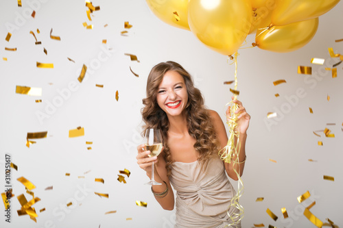 Canvas Print attractive young stylish woman celebrating new year, drinking champagne holding