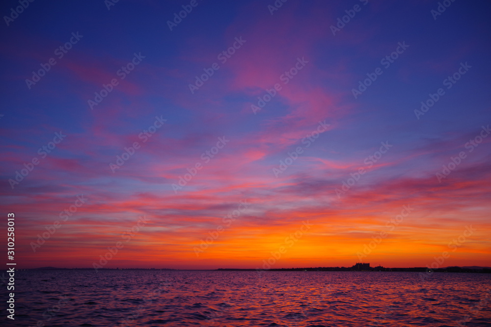 Fototapeta premium Colorful sunset on the ocean