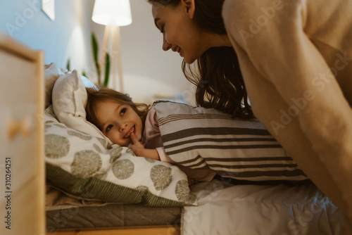 Mom wakes her daughter, and she no longer sleeps, both are smiling
